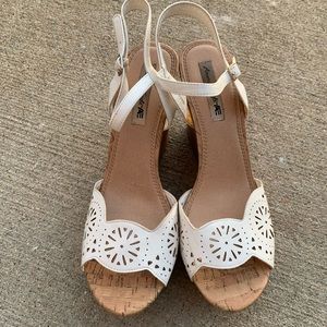 American Eagle Wedge Sandal White Eyelet Women’s size 12